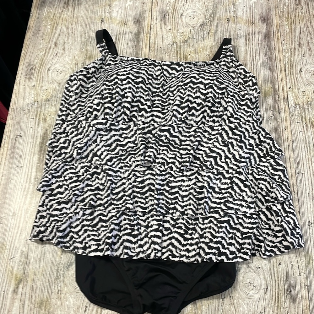 Nwot Longitude Playing Koi Triple Tier Tank Soft Cup Long Torso One Piece